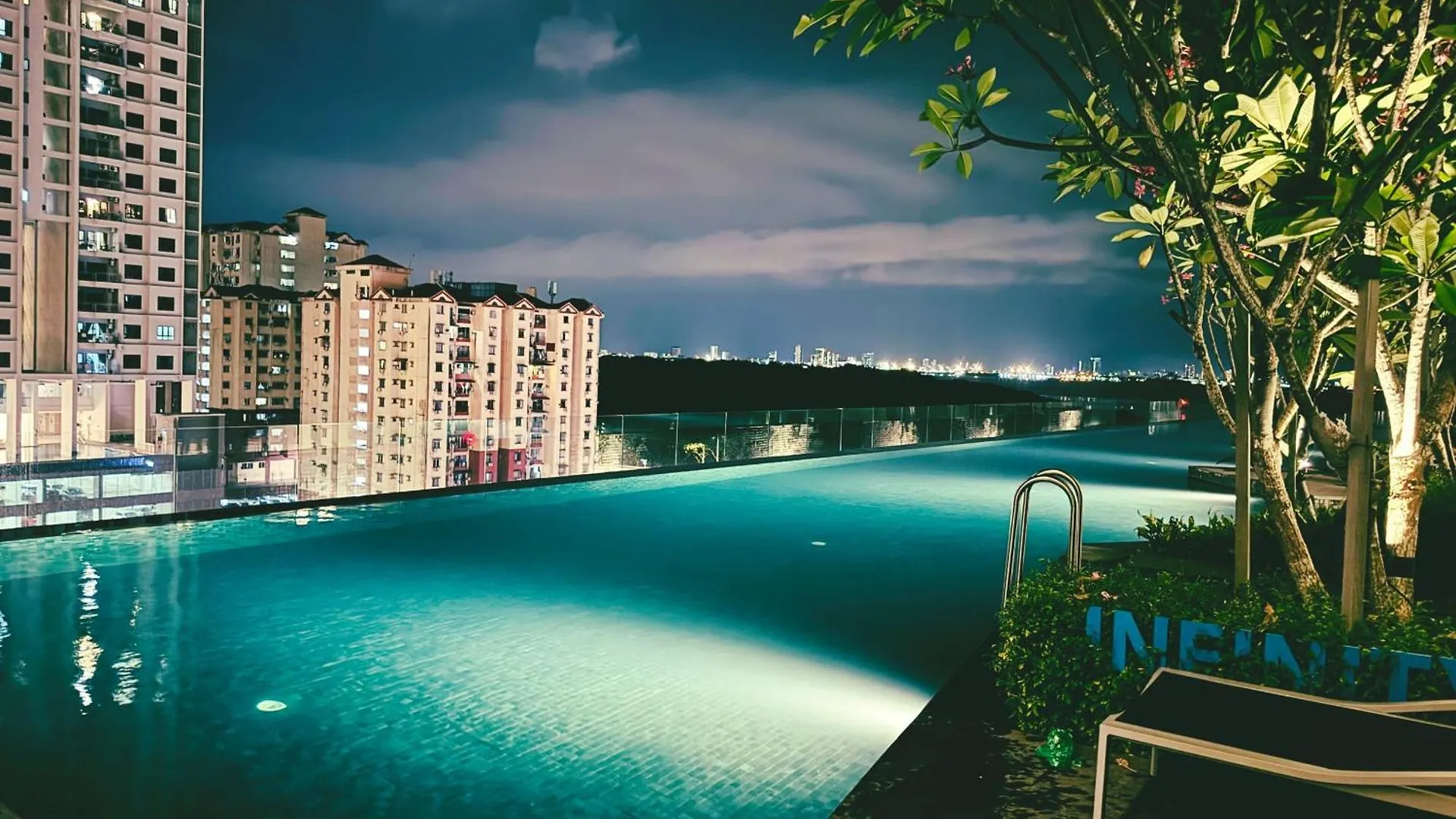 Relax Familystay -Urban Suites-3Br-10Pax Jelutong Maleisië