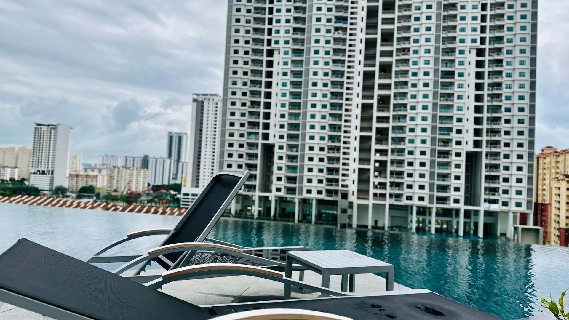 Appartement Relax Familystay -Urban Suites-3Br-10Pax Jelutong