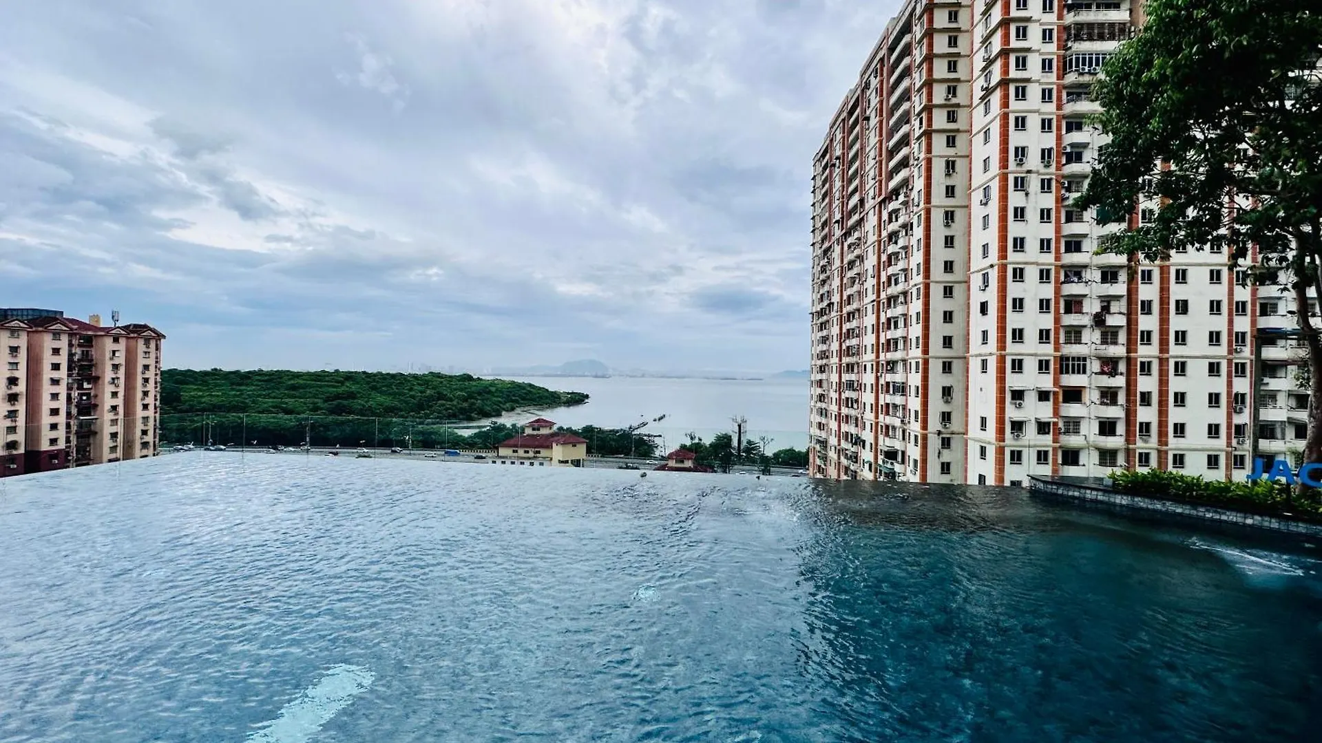 Relax Familystay -Urban Suites-3Br-10Pax Jelutong 0*,  Malaysia