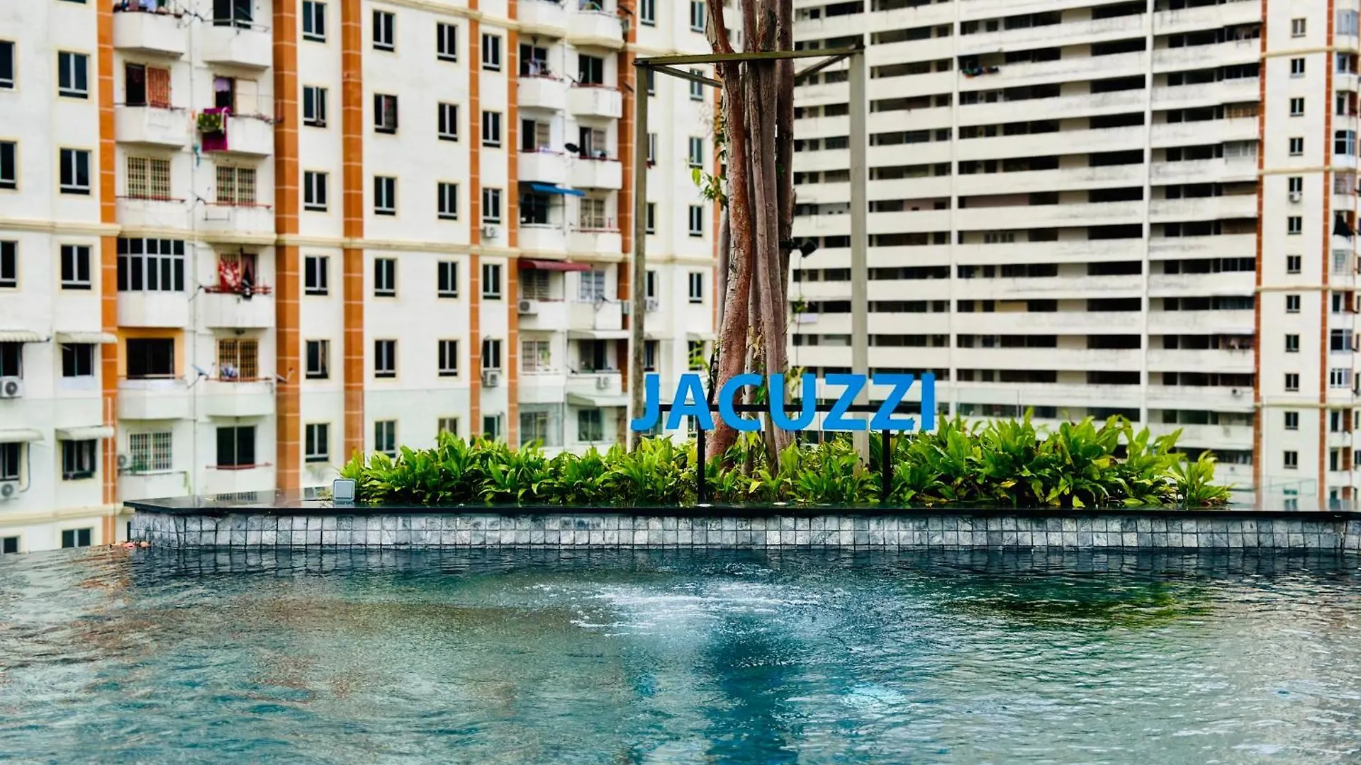 Relax Familystay -Urban Suites-3Br-10Pax Jelutong 0*,  Malaysia